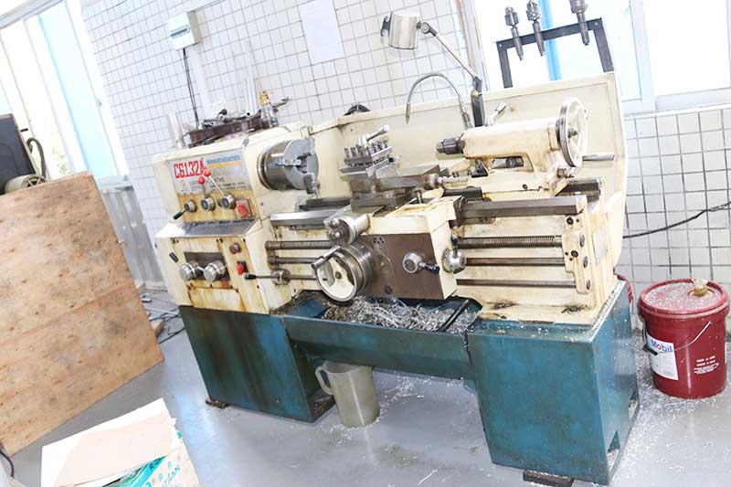 高低溫試驗箱廠家車床